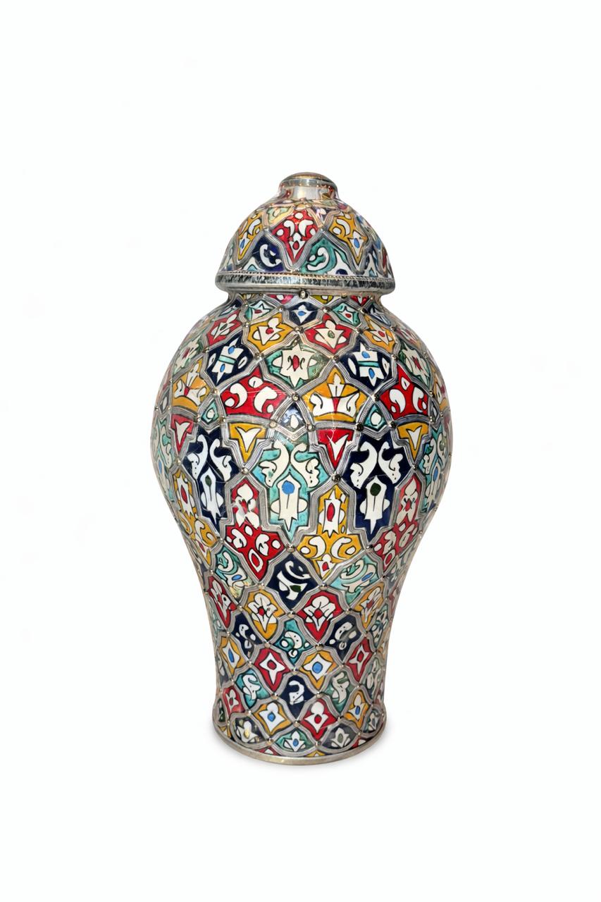 Grande jarre traditionnelle en terre cuite avec fil métallique faite main