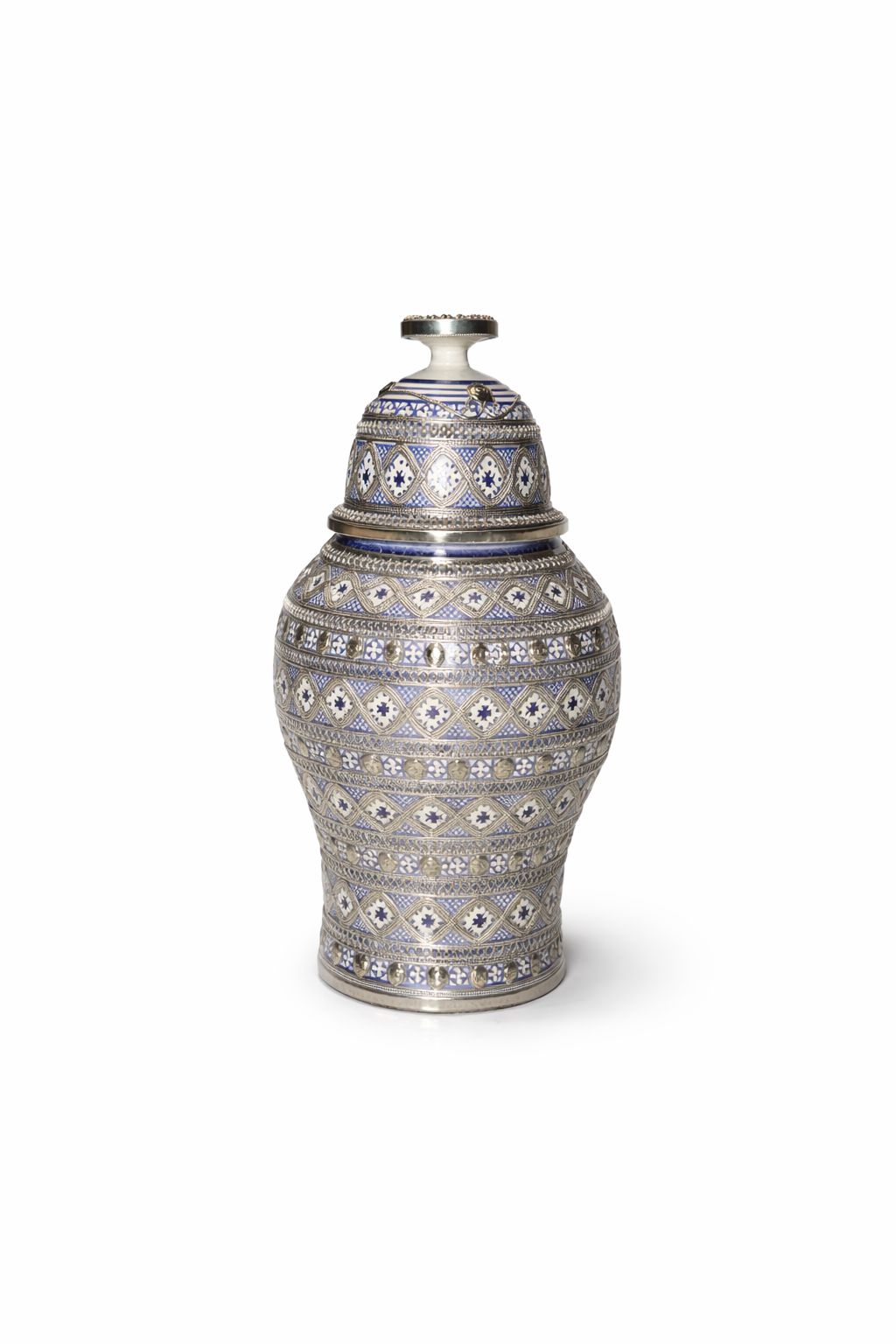 Petite jarre traditionnelle en terre cuite avec fil métallique faite main